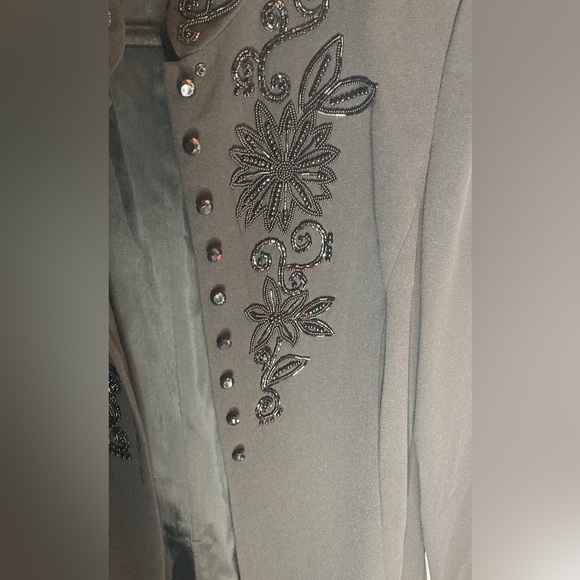 Liz Claiborne Embellished front and Collar Suit Jacket - Picture 4 of 6